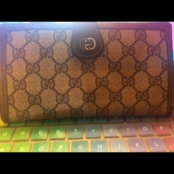 Authentic Vintage Gucci Wallet - Picture 1 of 9